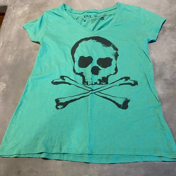 Skull and Crossbones Tee - Picture 1 of 4
